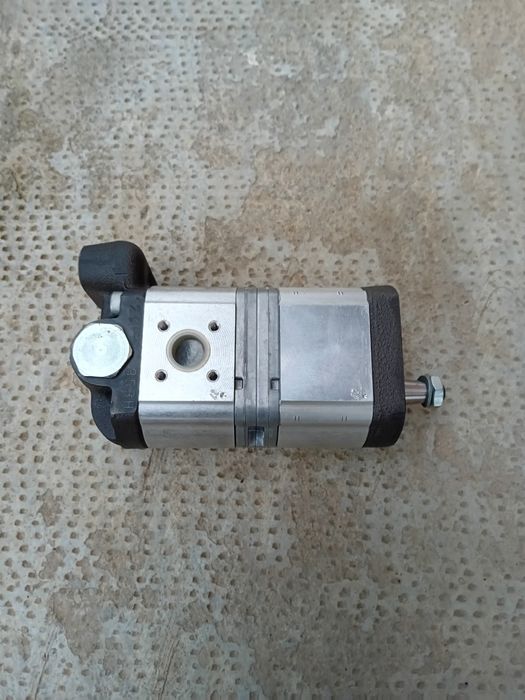 Vând pompa hidraulica case