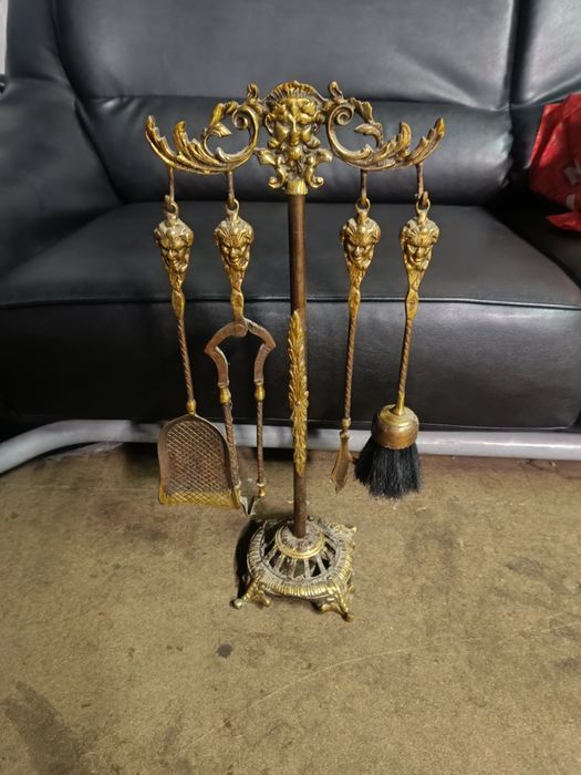 Бронзови аксесоари за камина