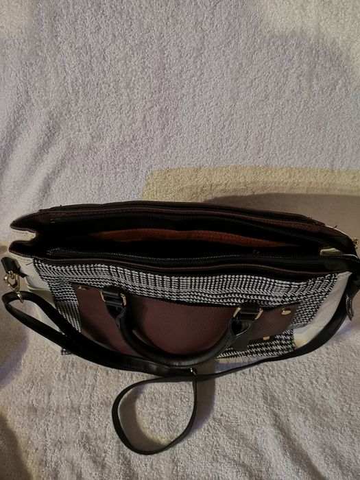 Дамска чанта с къса и дълга дръжка.