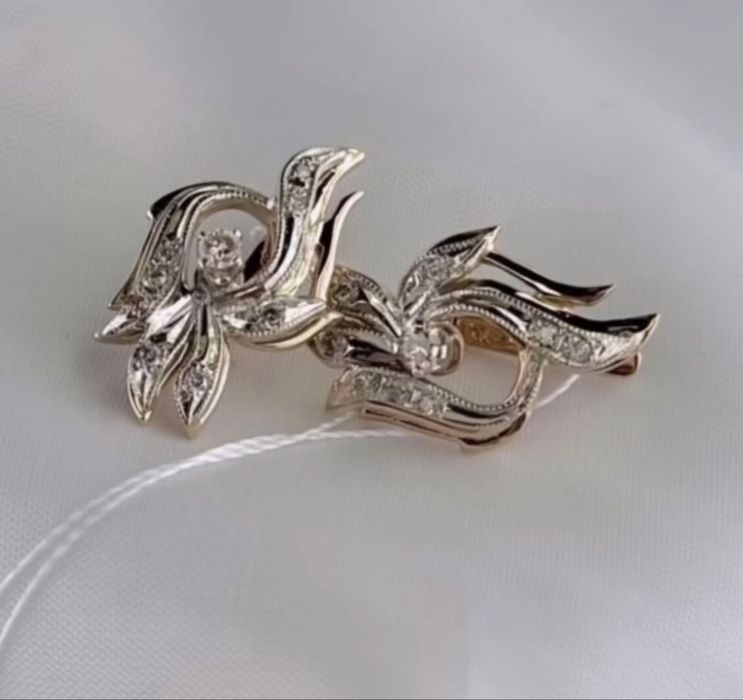 Золотые кольца с брильянтами.