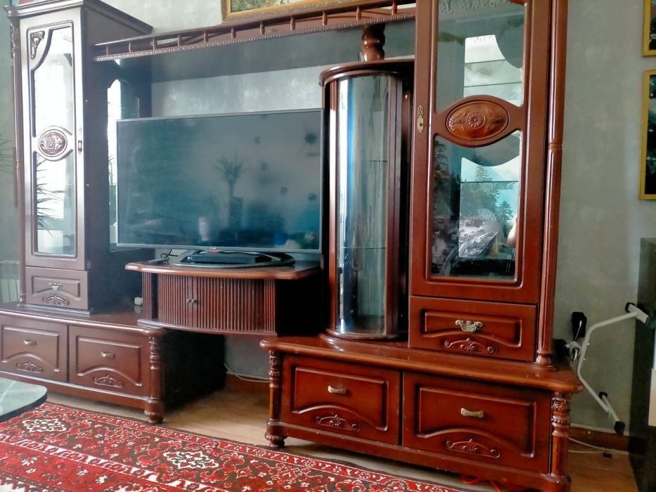 Стенка, горка - в Сортировке, самовывоз.