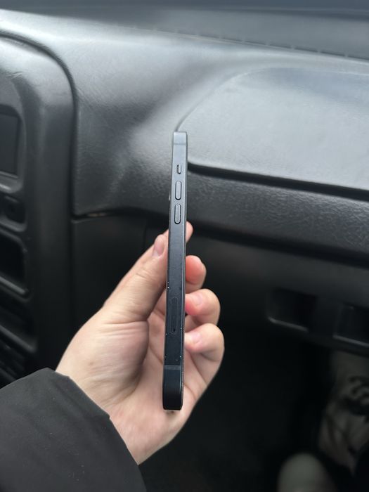 Продам iPhone 13, 128 ГБ, чёрный