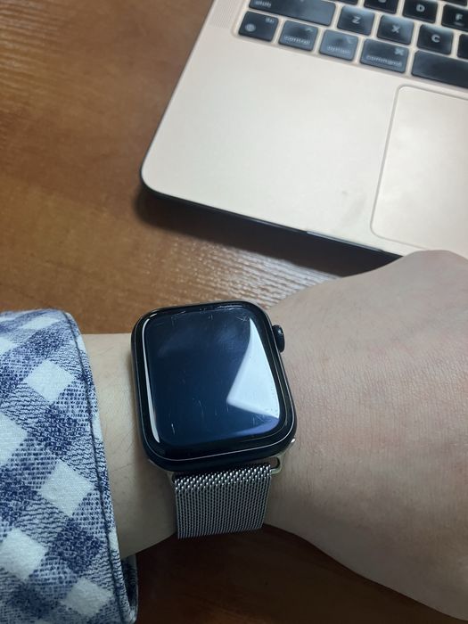 Apple watch SE 2, кнопки не работают