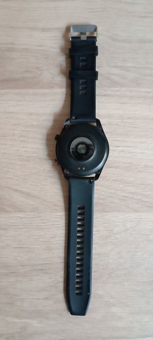 Умен часовник с адаптер в комплект.