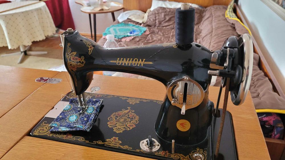 Шевна машина Union –ретро от соца , работеща, здрава.