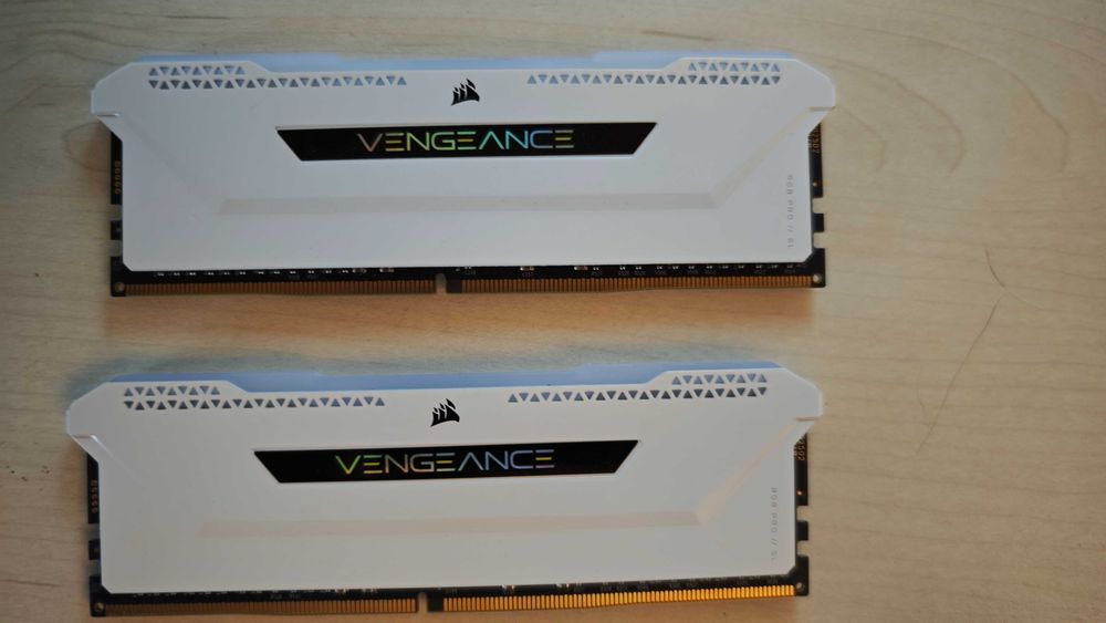 Memorie RAM Corsair Vengeance RGB PRO SL White 32GB DDR4 3200MHz CL16 Dual Channel Kit