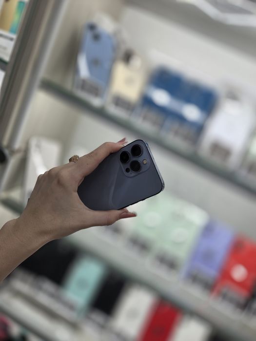 Humor GSM oferă spre vânzare / iPhone 13 Pro / 128 GB / Blue / Baterie 100% / Garanție 12 luni / Rate