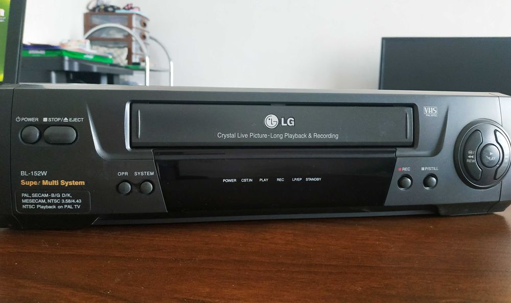 Видеомагнитофон LG