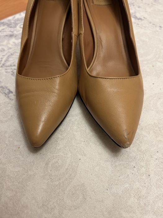 Pantofi crem cu toc Bata