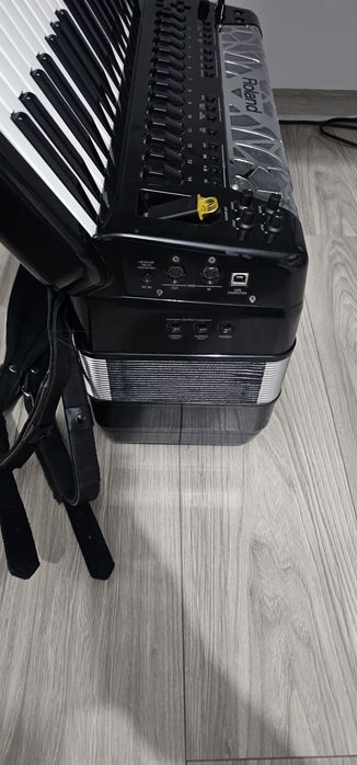 Roland FR-8x – stare impecabilă + baterie nou-nouță!