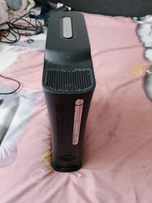Vand xbox360 fumctionabil poti sa te joci jocuri