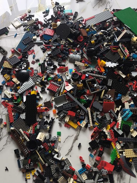 Продам лего достаточно много