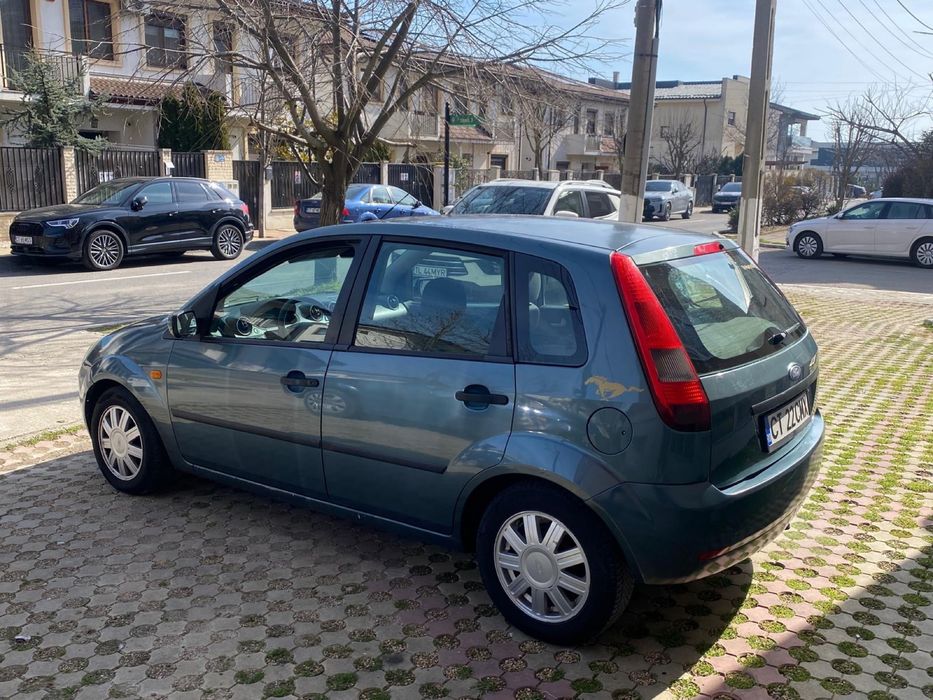 Okazie-vand Ford fiesta facelift 2005 stare impecabila