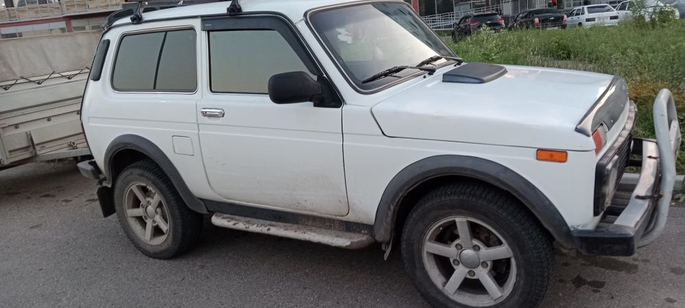 Нива с прицепом 21213