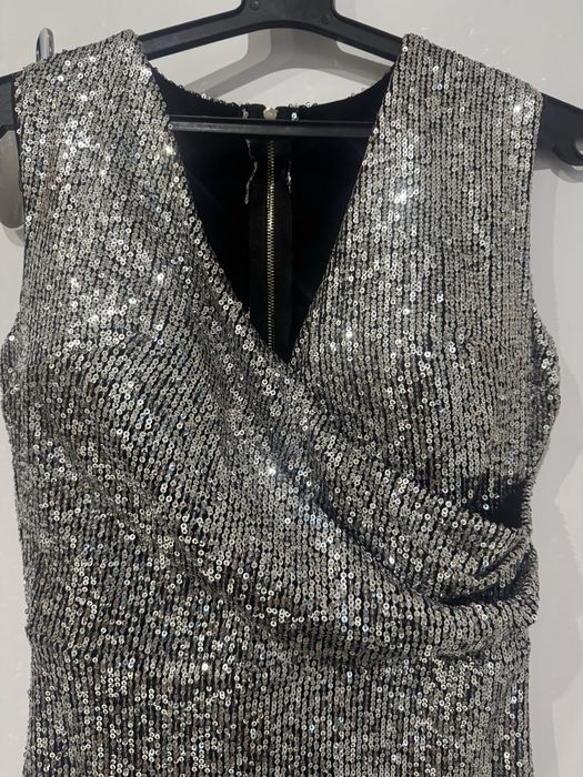 Рокля с пайети използвана два пъти за повод