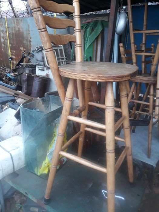 Масивни бар столове