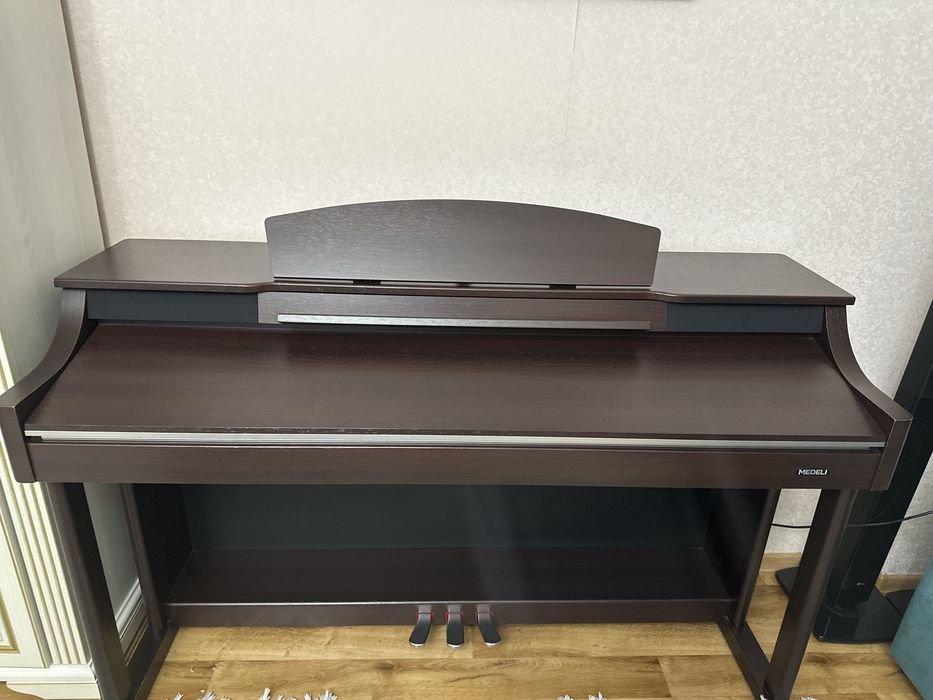 Продам цифровой электро пианино