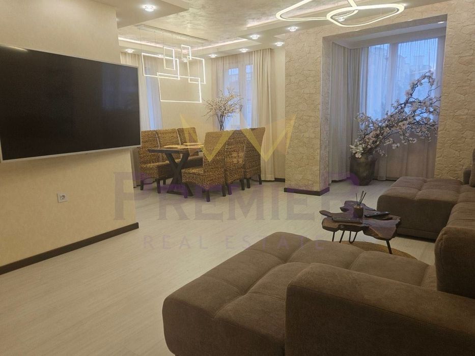 Дава се под наем Тристаен апартамент в Варна, Център - 100 кв.м за 1450 € - Снимка #4