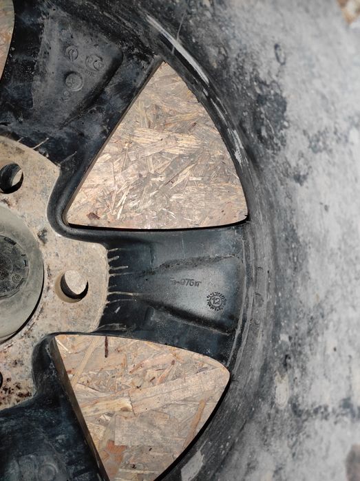 Продам 4 диска и резину