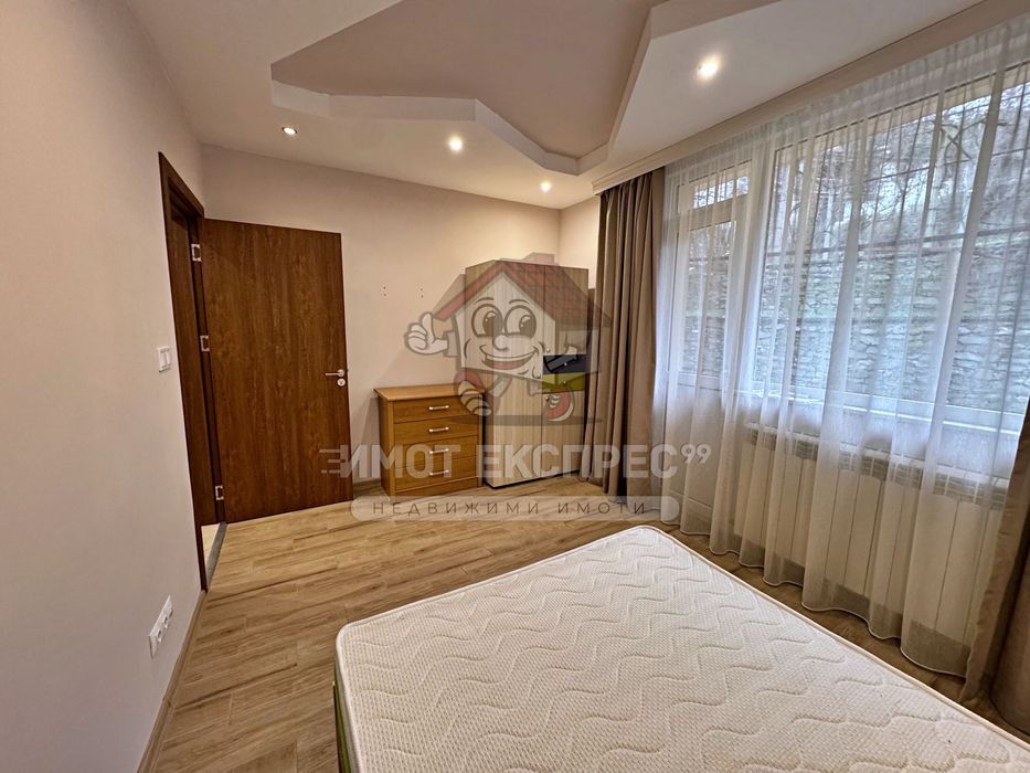 Обзаведен етаж от къща, тристаен апартамент, под наем, кв.Чинара