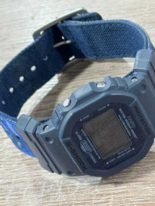 Часовник Casio G-Shock DW-5600LU-2ER