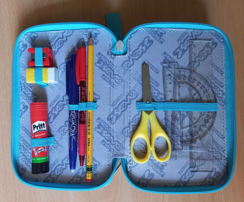 Уникален ученически несесер Seven с три отделения, пълен, НОВ