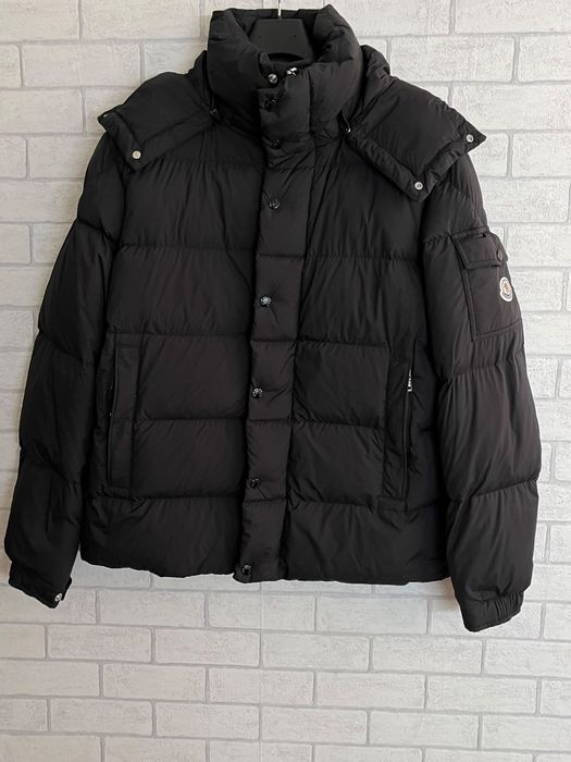 Зимно яке Moncler в размер ХЛ като ново