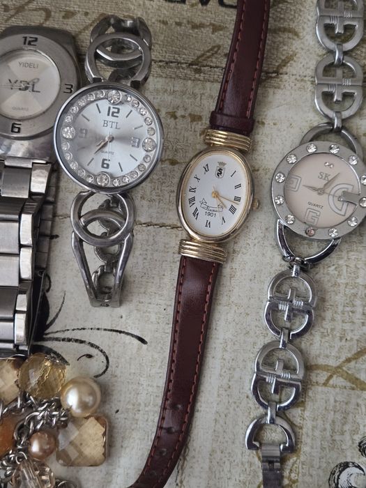 Лот стилни дамски часовници
