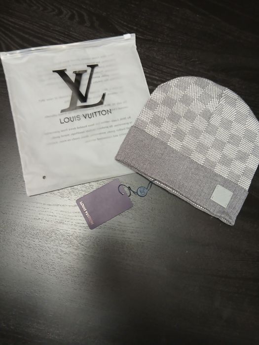 Căciulă l.v gri nouă