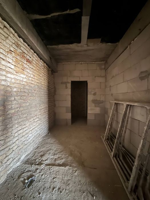 3 хонали 135 квадратли катта квартира сотилади