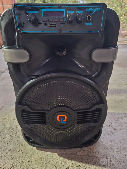 Портативная караоке-колонка с подсветкой и Bluetooth
