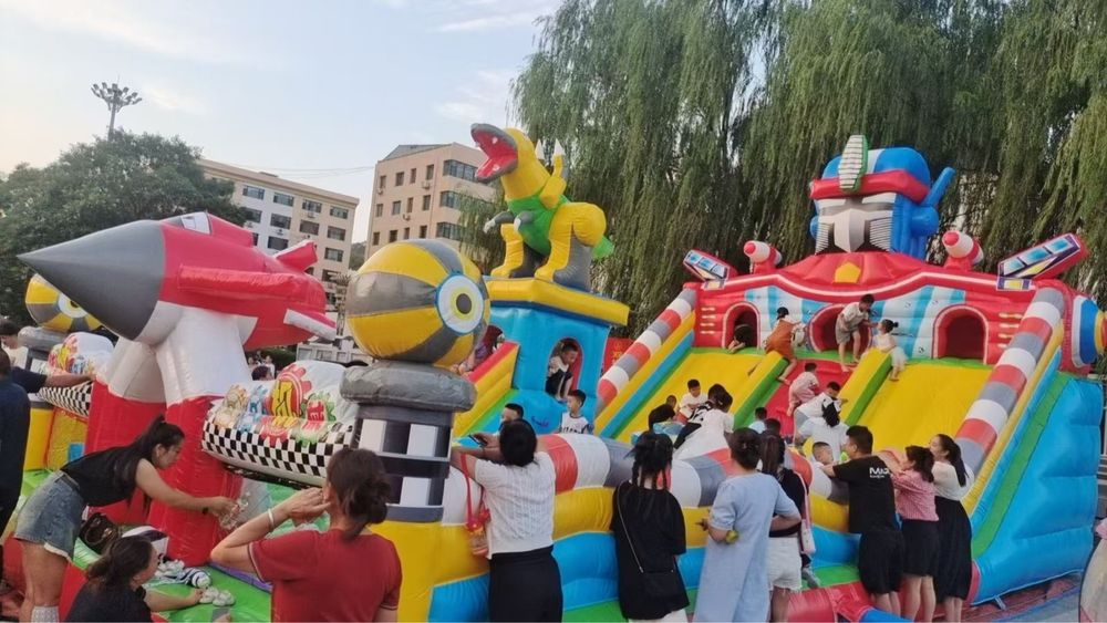 Надувной Батут , горка бассеин новый