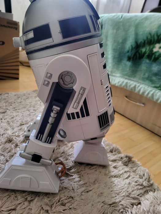 Vând  robot r2 d2 star wars cu comanda vocală