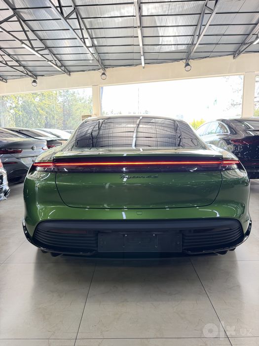 Porsche Taycan 4s 2021г