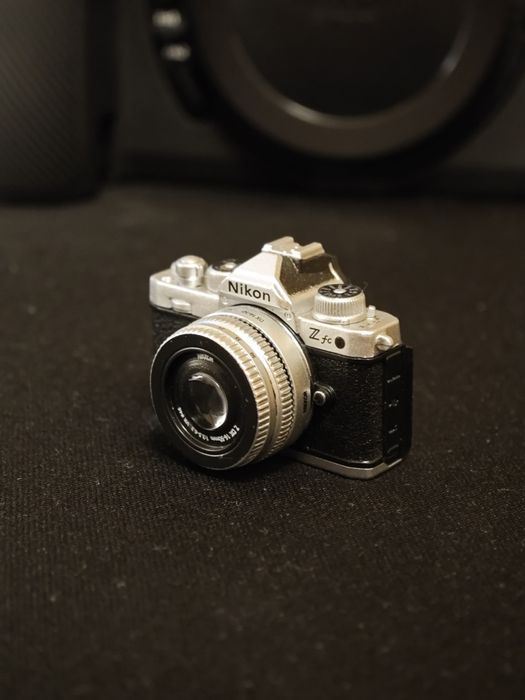 Miniatura Nikon Zfc (Gashapon - Nikon Z fc)