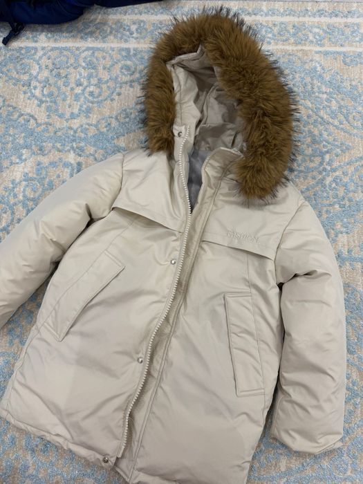 Балаларга арналган куртка сатылады