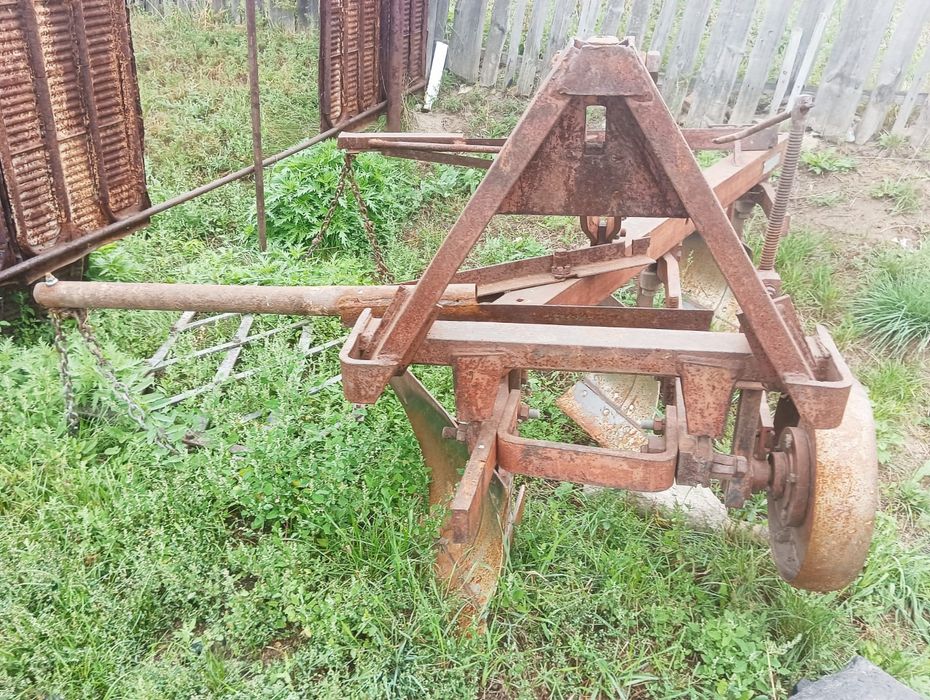 Продам косилку "Шумахер", грабли, плуг, талкушка.
