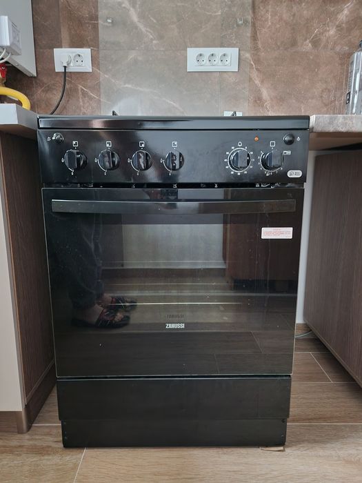 Aragaz Zanussi 4 zone + cuptor pe gaz