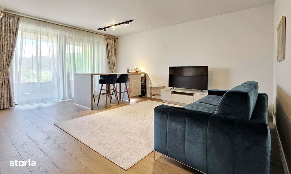 Priveliste spectaculara catre masivul Tampa