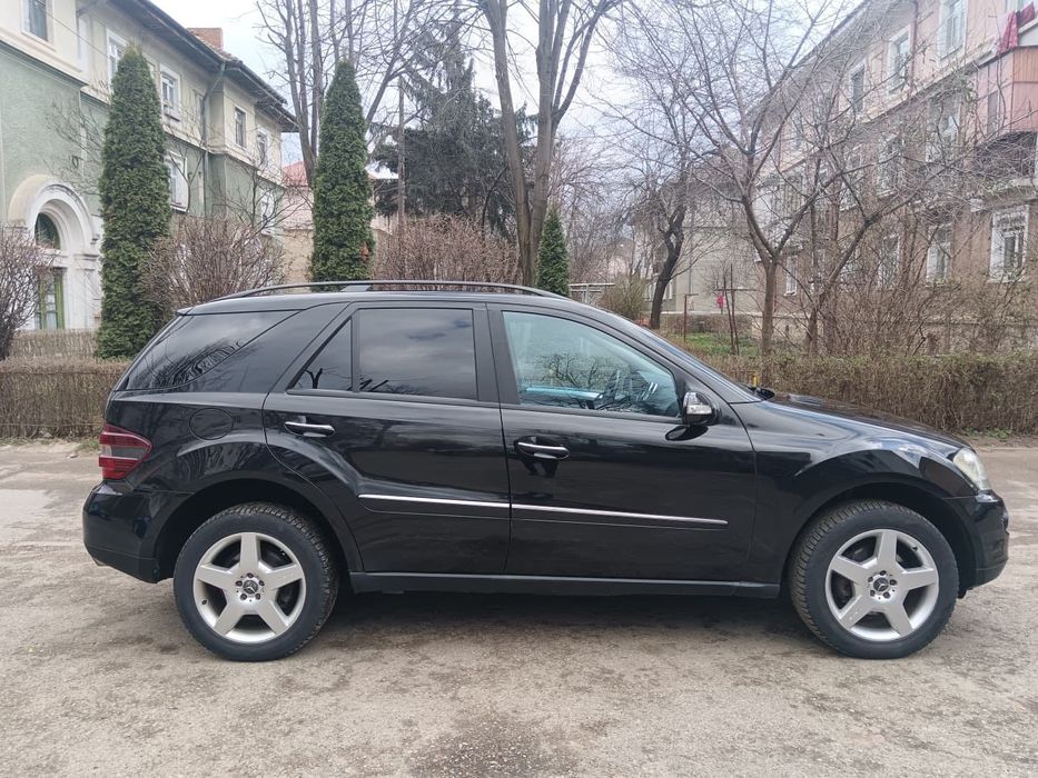 Mercedes ML autoutilitară 5 locuri
