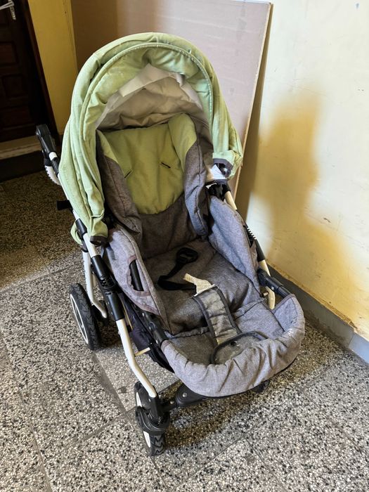 Продавам бебешка/детска количка в пълен комплект