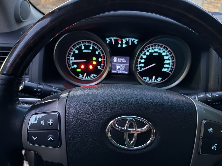 Ленд Крузер 200, 2010 года выпуска