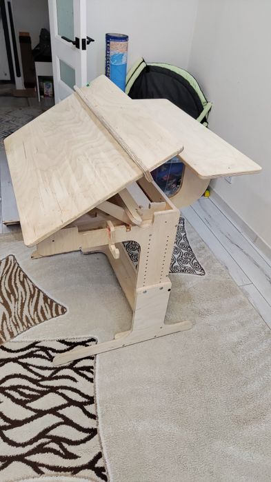 Продам детскую парту трансформер.