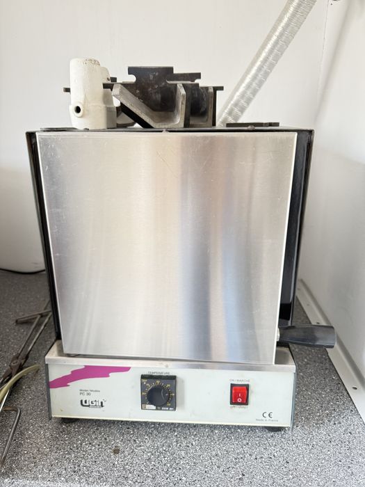 Vand castomat si cuptor calcinare de tehnica dentara.