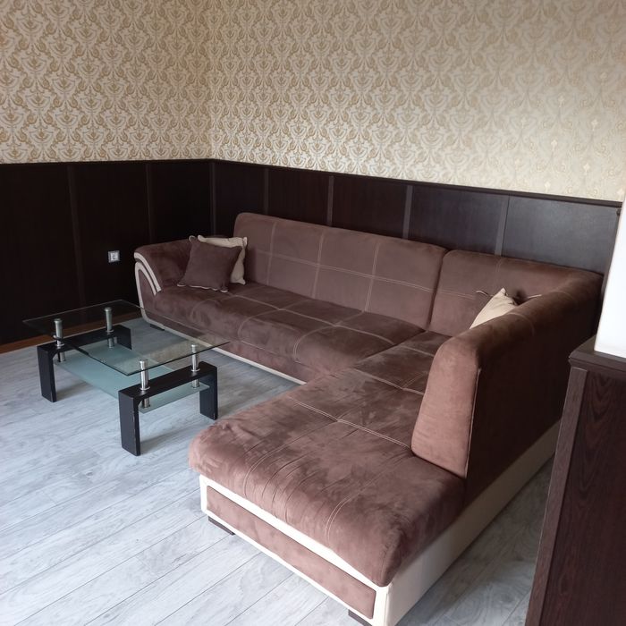 Дава се под наем Двустаен апартамент в Бургас, Център - 76 кв.м за 561 € - Снимка #2