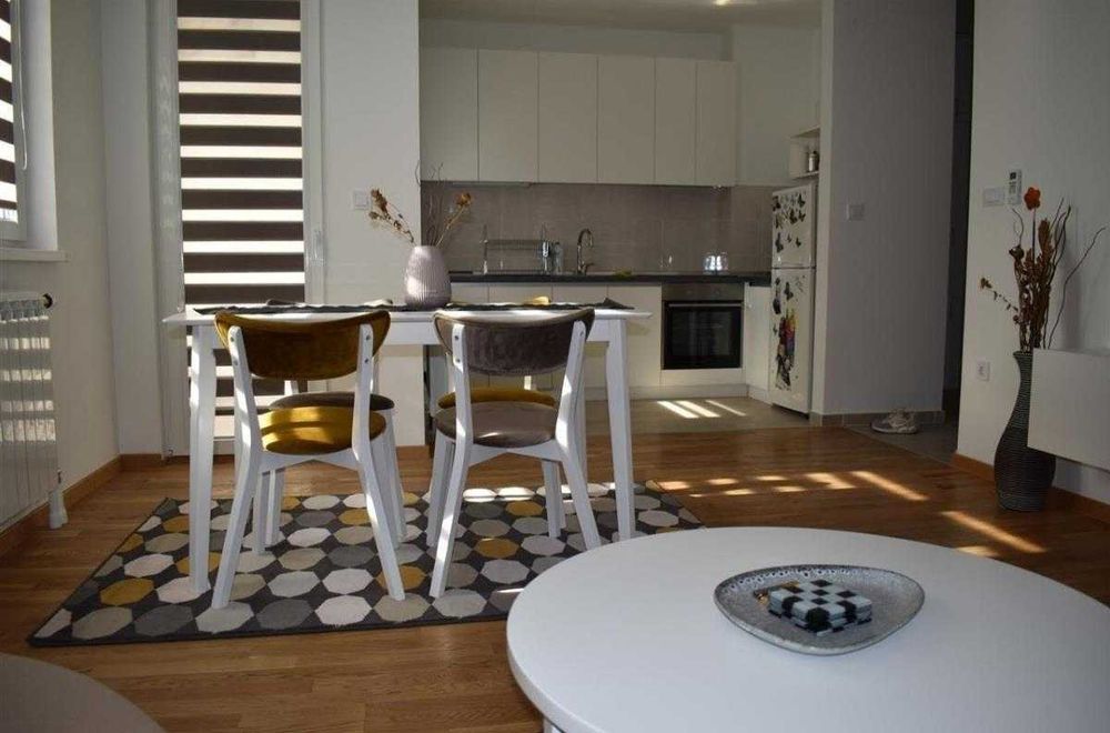 Двустаен имот в кв.Борово