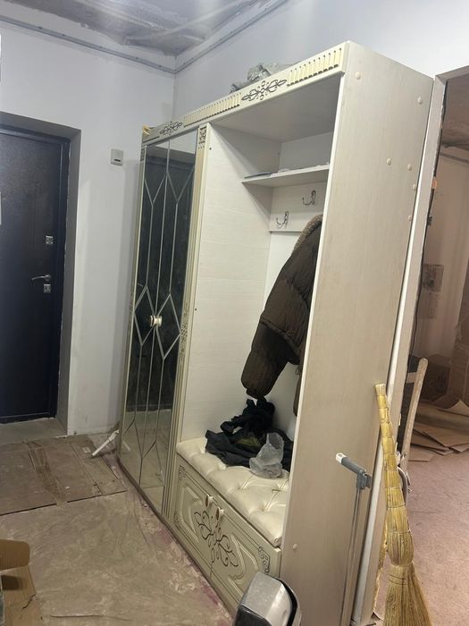 Продам шкаф в прихожую в хорошем состоянии