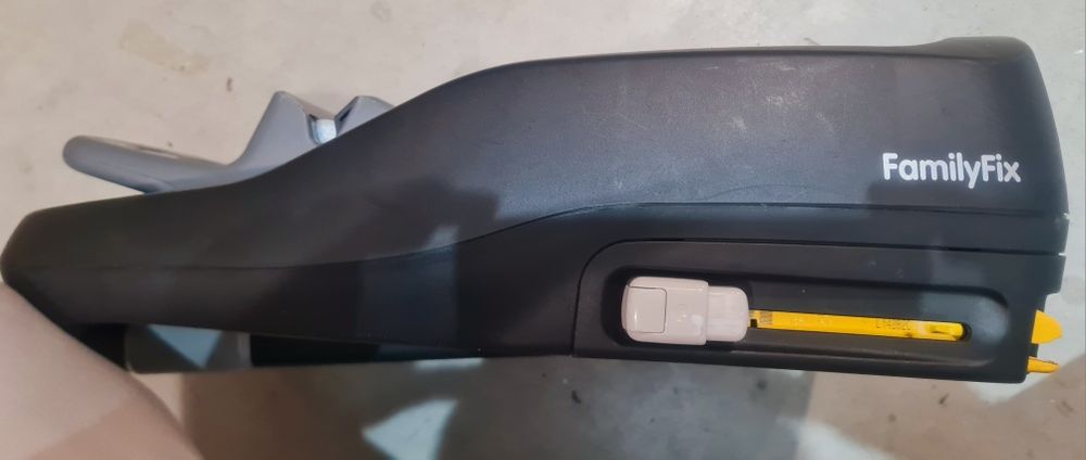 Maxi Cosi Pebble с база за автомобил