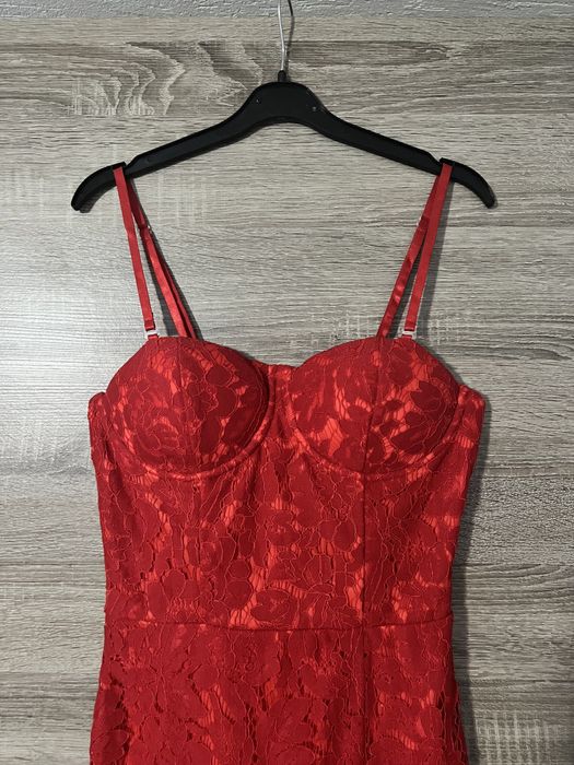 Червена дантелена рокля New Look размер S
