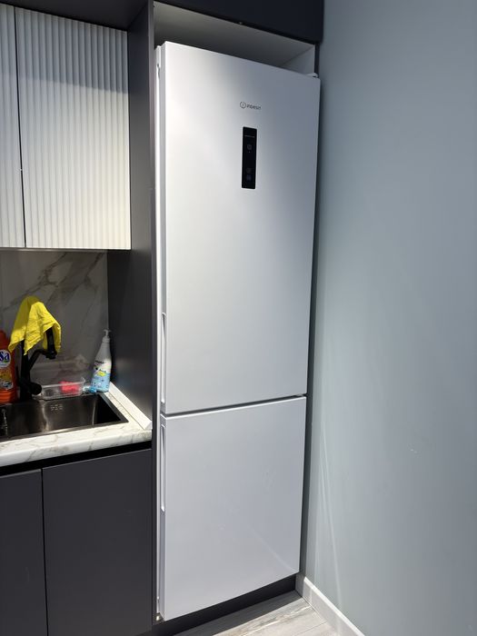 Холодильник Indesit